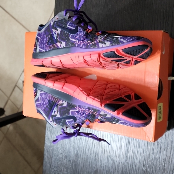 Size 8 Nike Free 5.0 - Picture 2 of 5
